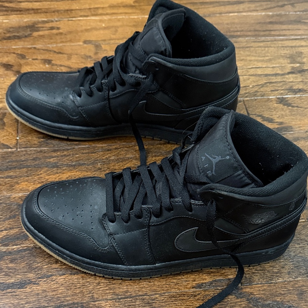 Nike Jordan 1 Winterized Men's All-Black High-Top Sneakers - Picture 6 of 8